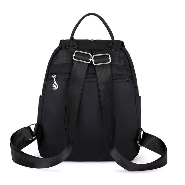 Moodne naiste tekstiilist seljakott eesmise lukuga