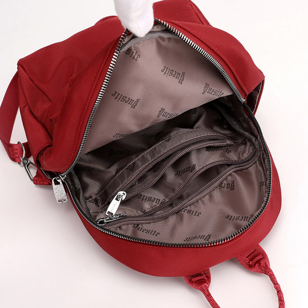 Naiste igapäevane esitasku ja tekstiilist lukuga seljakott