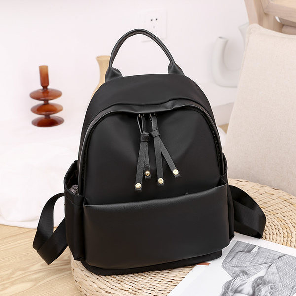 Moodne naiste seljakott tavaline lukuga mudel