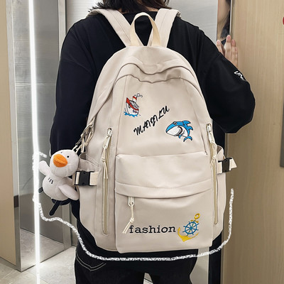 Mitmes värvitoonis tikandiga igapäevane seljakott