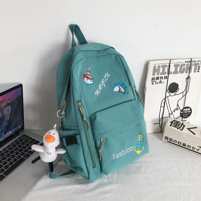 Mitmes värvitoonis tikandiga igapäevane seljakott