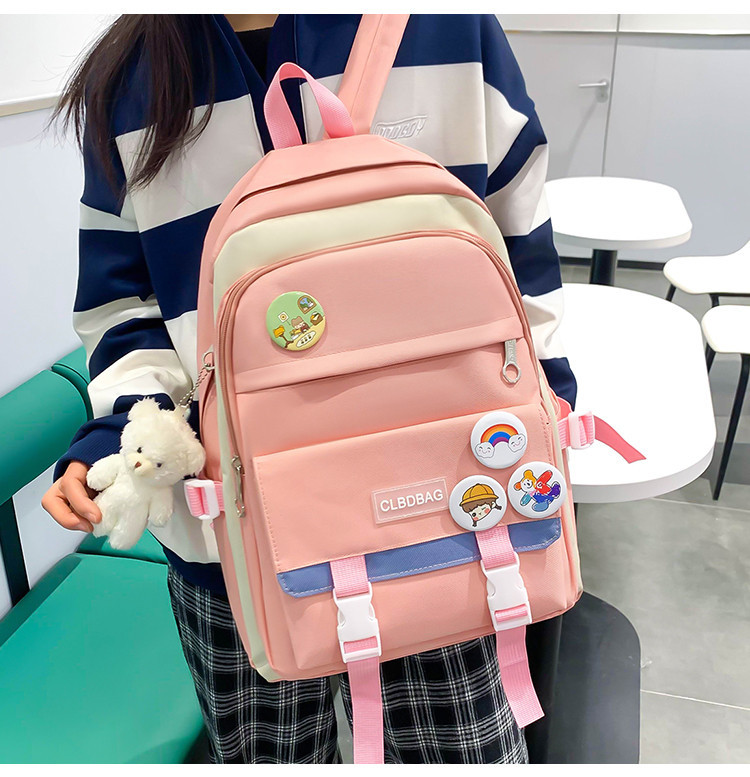 Moodne naiste seljakott luku ja tekstiilist lukuga