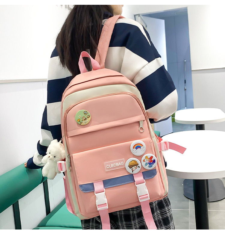 Moodne naiste seljakott luku ja tekstiilist lukuga