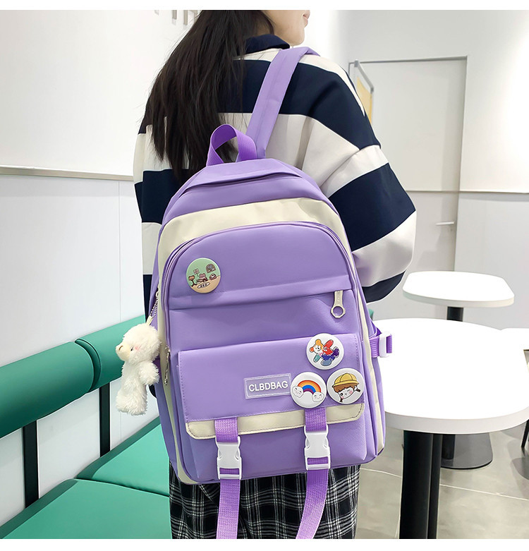 Moodne naiste seljakott luku ja tekstiilist lukuga