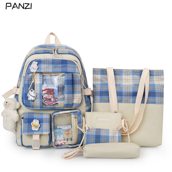 Kockás női hátizsák zsebekkel és kulcstartóval