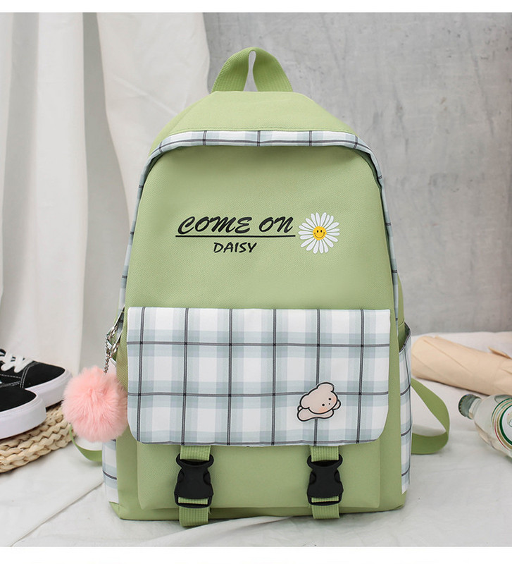 Modern iskolai hátizsák rátéttel és felirattal