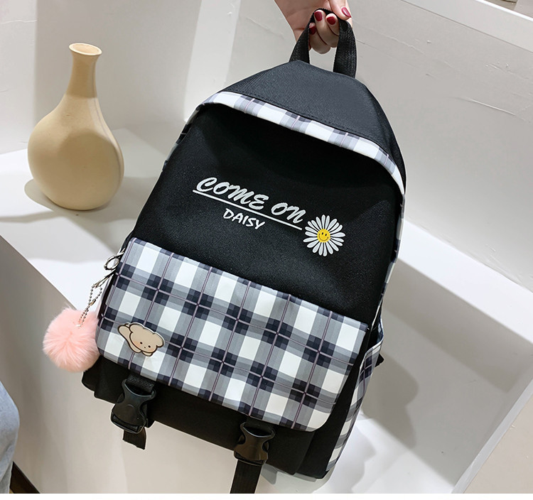 Modern iskolai hátizsák rátéttel és felirattal