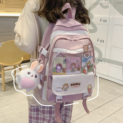 Moodne kooli seljakott luku ja tekstiilist pandlaga