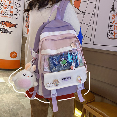 Moodne kooli seljakott luku ja tekstiilist pandlaga