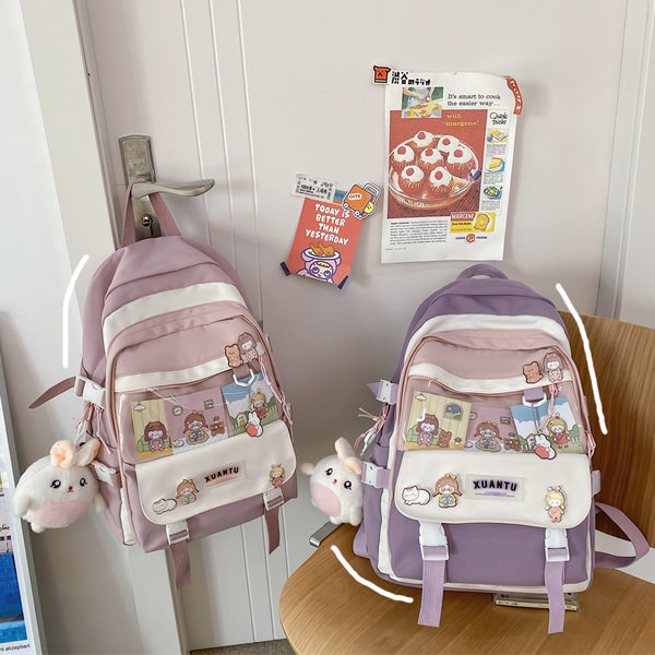 Moodne kooli seljakott luku ja tekstiilist pandlaga