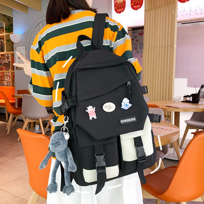 Taskute ja embleemiga lõuendist käekott