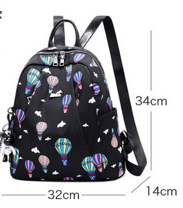 Mustrilise mustriga kangast funktsionaalne seljakott