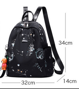 Mustrilise mustriga kangast funktsionaalne seljakott