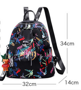 Mustrilise mustriga kangast funktsionaalne seljakott