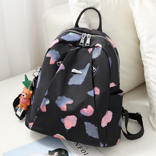 Mustrilise mustriga kangast funktsionaalne seljakott