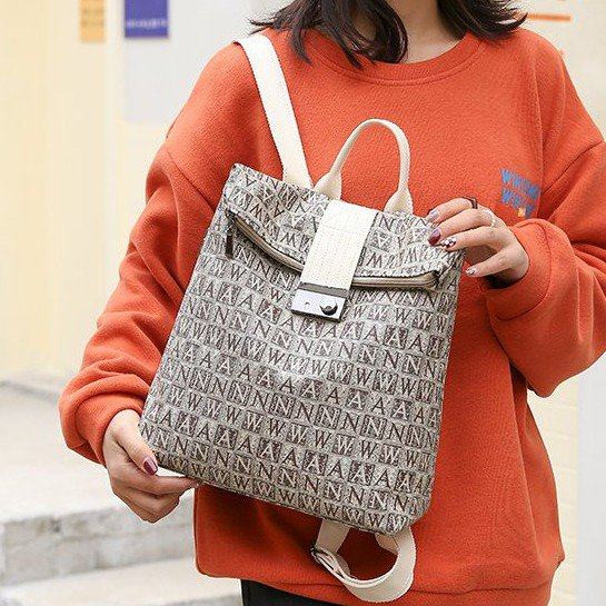 Naiste seljakott trükise ja metallist kinnitusega