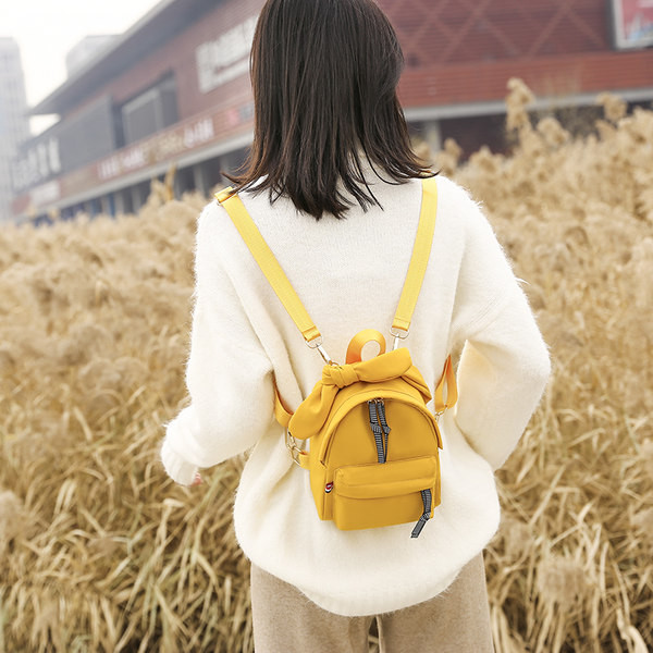 Naiste seljakott paela ja esitaskuga