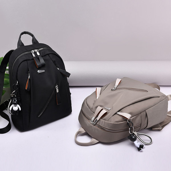 Moteriška kuprinė su kišenėmis ir tekstilinėmis rankenomis