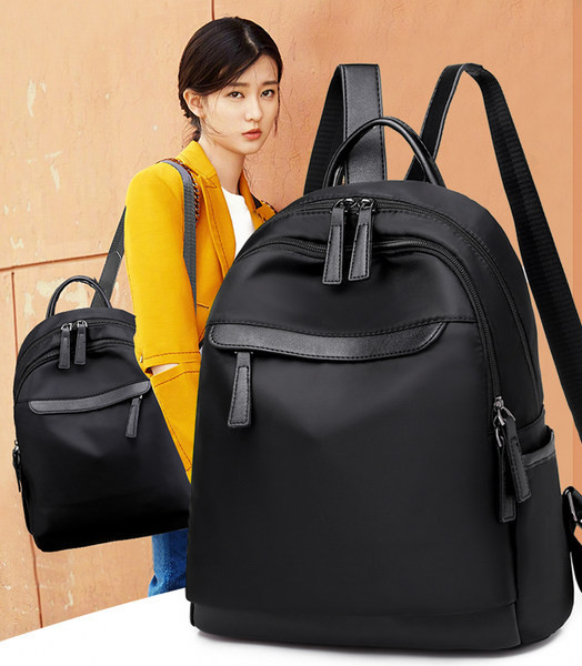 Napi hátizsák pántokkal és fekete zsebbel