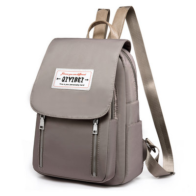 Γυναικείο υφασμάτινο σακίδιο πλάτης με έμβλημα και μεταλλικό κούμπωμα