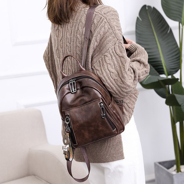 Női alkalmi bőr hátizsák fekete és barna zsebekkel