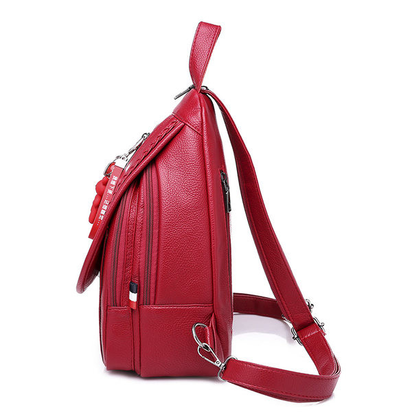 Naiste nahast seljakott luku ja ripatsiga