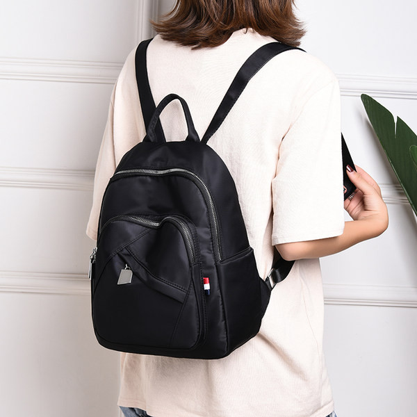 Igapäevasest riidest lukuga seljakott