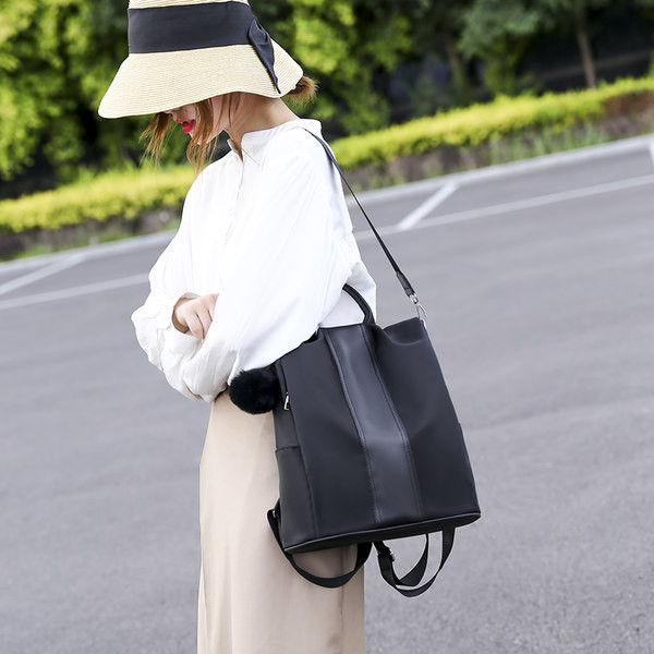 Naiste ühevärviline seljakott neljas värvitoonis udusulgedega