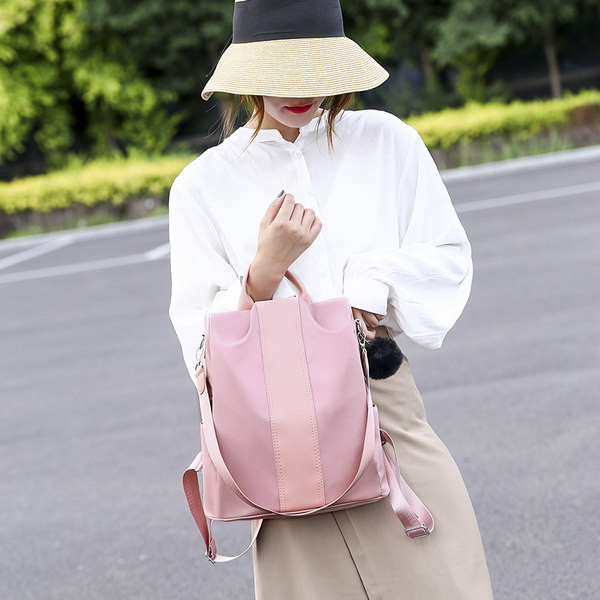 Naiste ühevärviline seljakott neljas värvitoonis udusulgedega