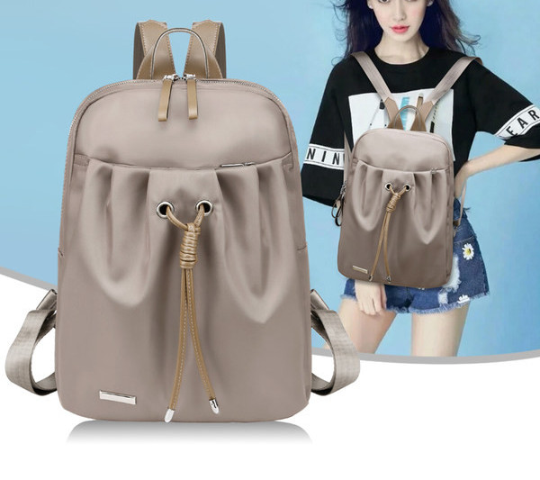 Kolmes värvitoonis esitaskuga naiste seljakott