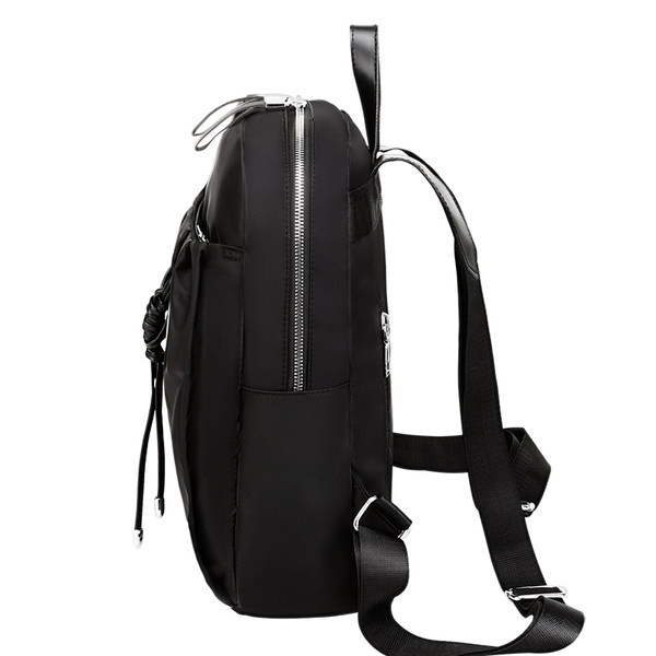 Kolmes värvitoonis esitaskuga naiste seljakott