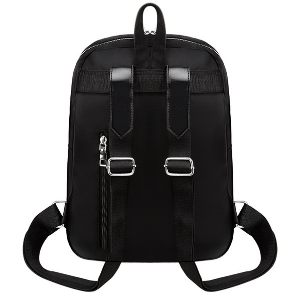 Kolmes värvitoonis esitaskuga naiste seljakott