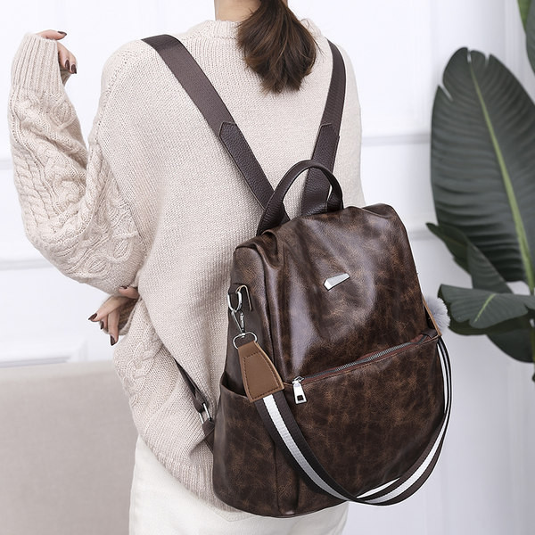 Igapäevane suur kunstnahast seljakott võtmehoidjaga