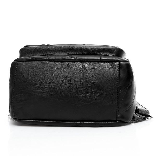 Naiste nahast seljakott esitasku ja tutiga