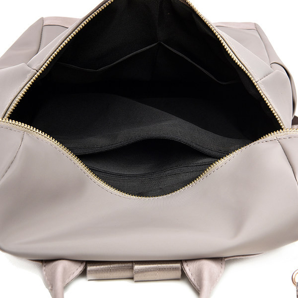 Naiste nahast seljakott eesmise lukuga - kahte värvi