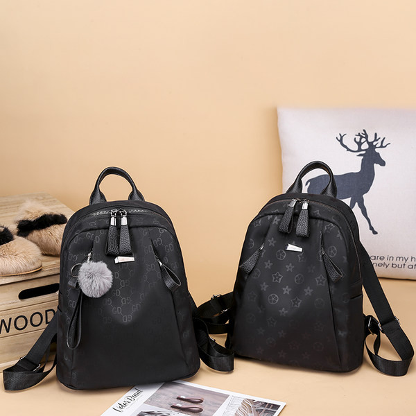 Naiste seljakott musta värvi udusulega