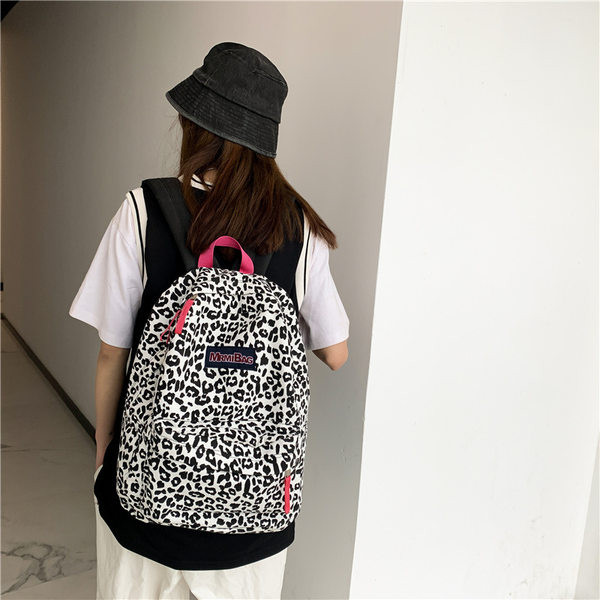 Női napi hátizsák nyomattal, két modellben