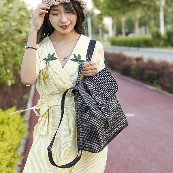 Naiste igapäevane seljakott - metallkinnitusega