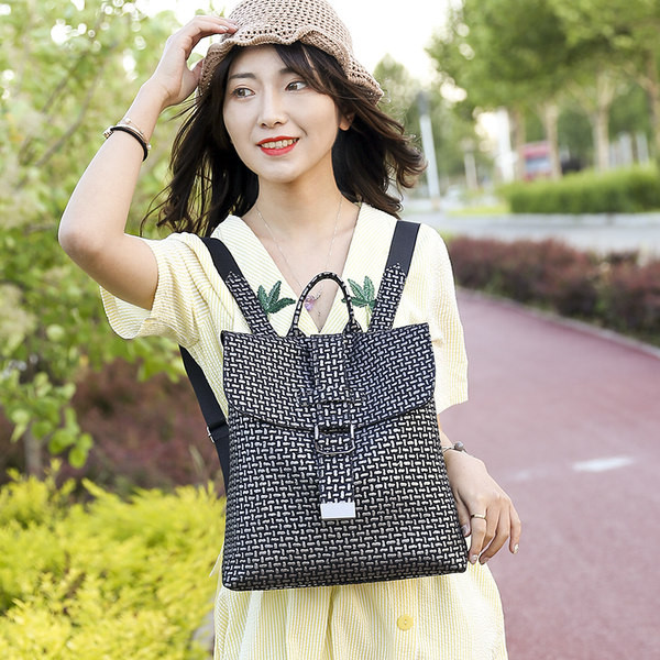 Naiste igapäevane seljakott - metallkinnitusega