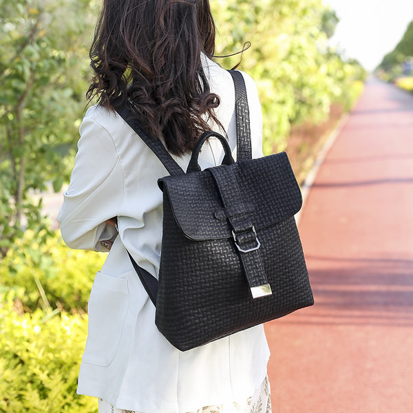 Naiste igapäevane seljakott - metallkinnitusega