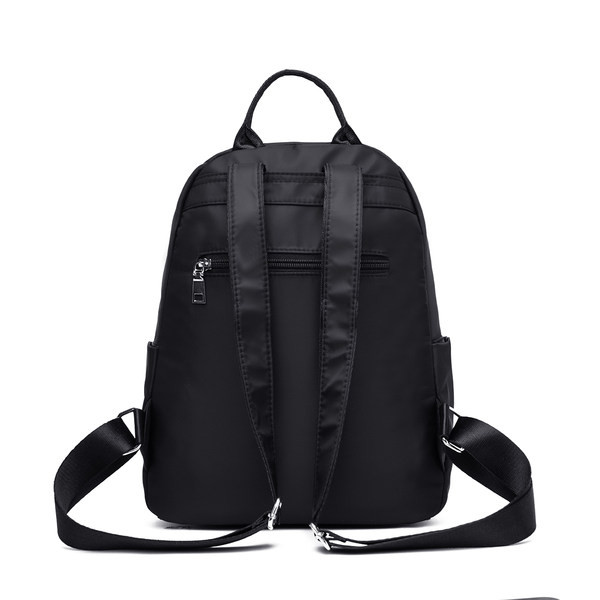 Moodne naiste tekstiilist seljakott kahes mudelis