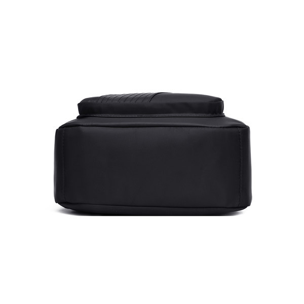 Moodne naiste tekstiilist seljakott kahes mudelis