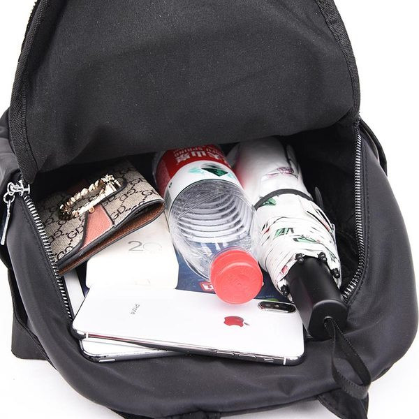 Moodne naiste tekstiilist seljakott kahes mudelis