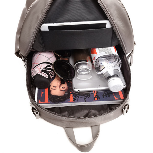 Kolmes värvitoonis sangadega naiste seljakott