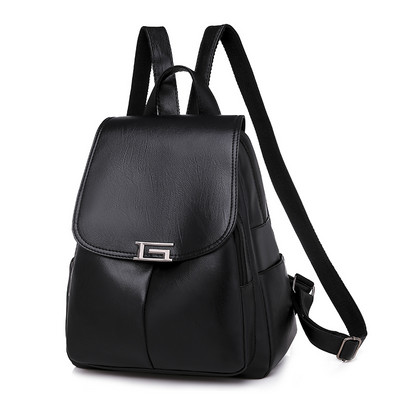 Aktuális női bőr hátizsák fém elemes sima modellel