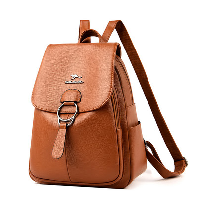 Γυναικείο σακίδιο πλάτης από συνθετικό δέρμα και μεταλλική διακόσμηση