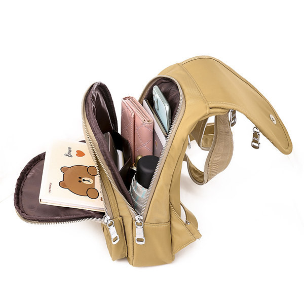 Naiste nahast kott ees lukuga mitmes värvitoonis