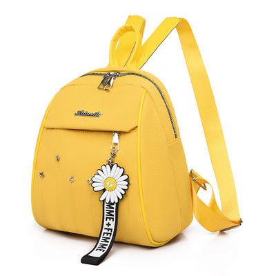 Naiste kaasaegne metallelemendi ja lukuga seljakott