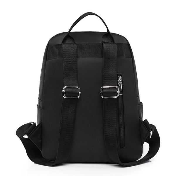 Stiilne naiste seljakott, mis on valmistatud tekstiilist lihtsast mudelist