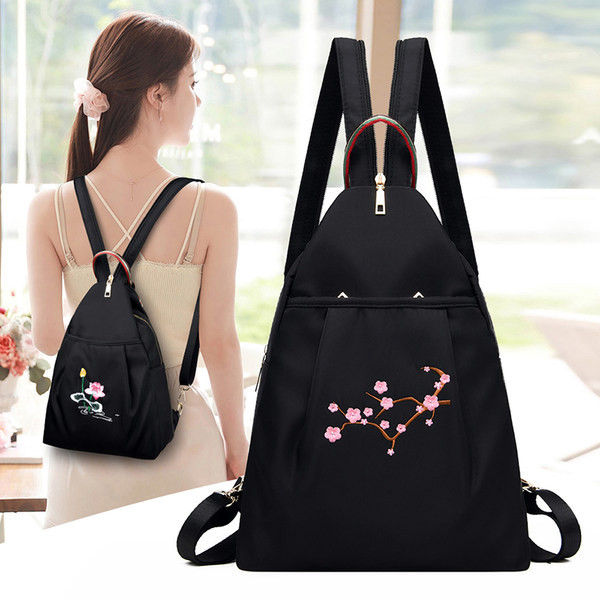 Naiste igapäevane tikandiga seljakott - musta värvi